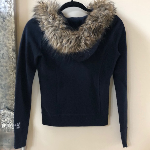 Faux fur hoodie - Picture 2 of 5